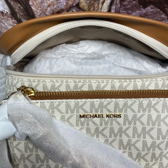 MICHAEL KORS SLATER MEDIUM LOGO SLING PACK - Picture 7 of 8